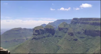 Combien de capitales officielles poss&egrave;de l�Afrique du Sud ?