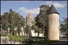 Une glise dote d'une des plus belles faades sculptes des pays d'Aunis et de Saintonge (animaux fantastiques et figurines expressives)et l'Ecole nationale de l'industrie laitire et agroalimentaire