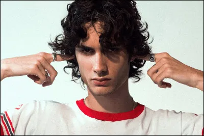 Pour commencer, qui est Sombr ?