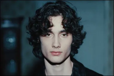 Quelle est la couleur de son compte de profil ?