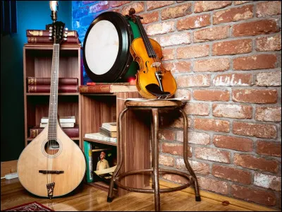 De quel instrument Mehdi joue-t-il ?