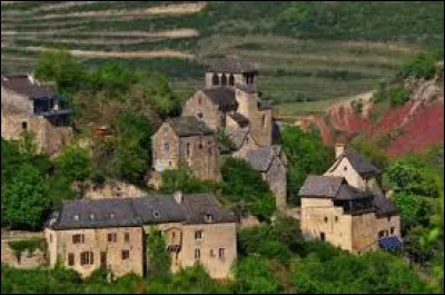 Nous démarrons notre balade en Occitanie, à Cassagnes-Comtaux. Ancienne commune de l'arrondissement de Villefranche-de-Rouergues, elle se situe dans le département ...