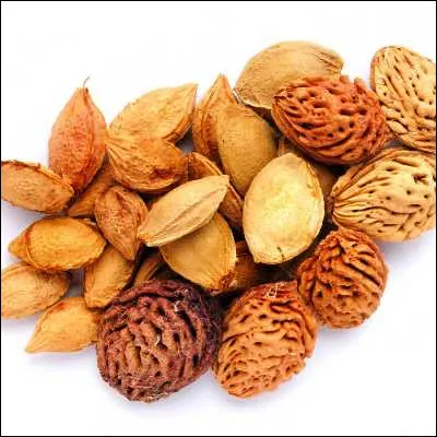 En mangeant quel gâteau originaire de France faut-il faire attention aux noyaux ?