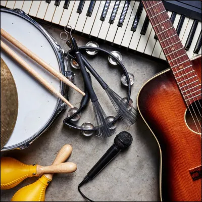 De quel instrument Noah joue-t-il ?