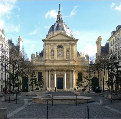 Dans quel quartier parisien est située la Sorbonne ?