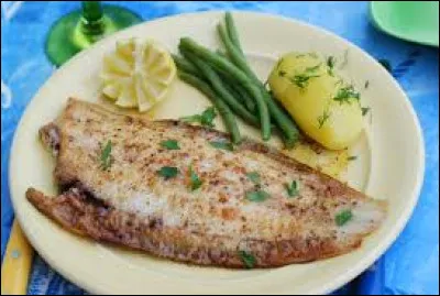 Avec quoi enrobe-t-on la sole quand elle est faite façon "meunière" ?