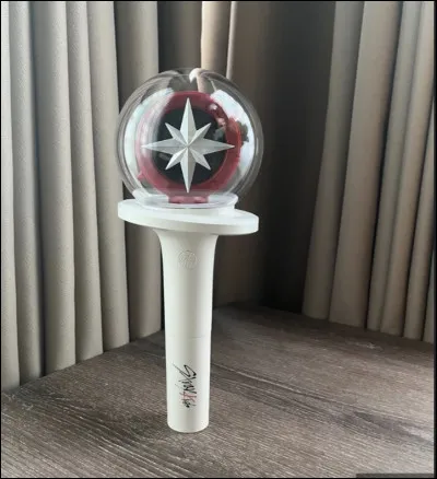 À quel groupe appartient ce lightstick ?