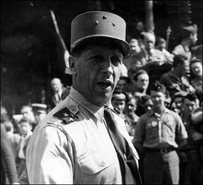 Officier en 1940, il affirme son soutien à de Gaulle dès le 27 juin et le rejoint en octobre. Il est condamné à mort par un tribunal du régime de Vichy en avril 1941. Il commande des unités combattantes, à partir de janvier 1943, d'abord en Libye et en Tunisie, puis en Italie et en Provence, libérant Lyon le 3 septembre 1944 : c'est ...