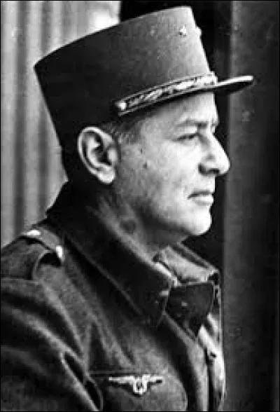 Capitaine en juin 1940, il s'illustre à la bataille de Stonne ; fait prisonnier, évadé, il représente la France libre à Moscou puis devient chef d'Etat major de De Gaulle à Londres ; il participe à la libération de Paris dans la 2e DB : c'est ...