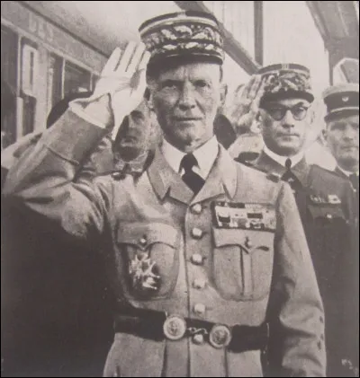 Commandant un groupe d'armées dans les Ardennes en mai 1940, il subit la percée de Sedan ; c'est lui qui signe l'armistice du 22 juin en forêt de Compiègne. Il est nommé commandant en chef des forces terrestres de Vichy et devient également ministre de la Guerre : c'est ...