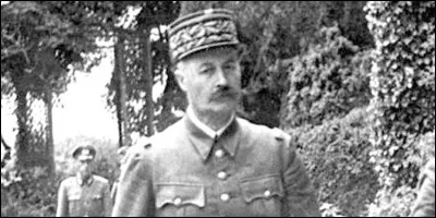 Il est général d'armée en 1940 ; capturé, emprisonné en Allemagne, il s'évade en 1942 et rejoint Vichy. Partisan de la reprise de la lutte contre l'Allemagne nazie mais sans lien avec la France libre, il reçoit le soutien des Américains et fait figure de rival du général de Gaulle. Il est progressivement évincé par de Gaulle en 1943-44 : c'est ...