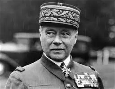 Chef d'Etat major des forces armées françaises en 1940, il porte, avec sa stratégie défensive, une grande responsabilité dans la débâcle ; il est limogé le 17 mai : c'est ...
