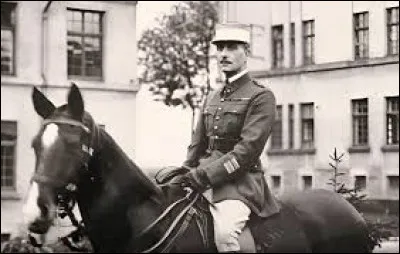 Colonel de cavalerie, il est connu pour avoir commandé la résistance des Cadets de Saumur, le long de la Loire lors de l'invasion des troupes allemandes, en juin 1940 et avoir continué le combat après la demande d'armistice, jusqu'au 21 juin : c'est ...