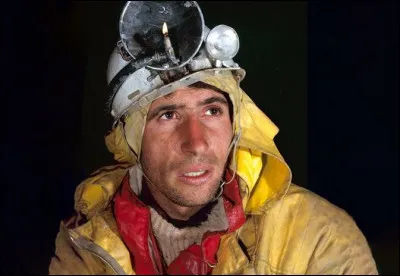 Qui est ce spéléologue, s'enfermant dans un gouffre, sans montre, afin de vérifier hors de tout repère le rythme de l'homme, dans les années 60 ?