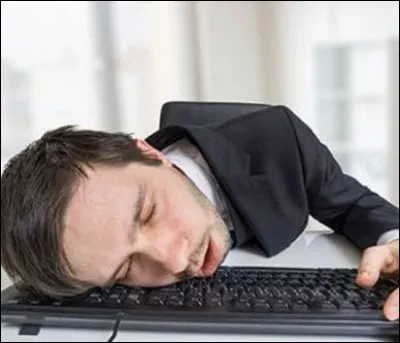 Quand on est pris de fatigue, on dort comme...