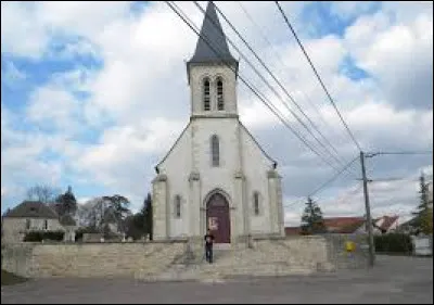 Voici l'église Saint-Luc, à Marigny-lès-Reullée. Commune Côte-d'Orienne, elle se situe en région ...