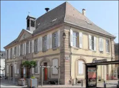 Ville de l'arrondissement de Colmar-Ribeauvillé, Sainte-Croix-en-Plaine se situe dans le département ...