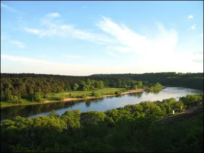 De quel pays, le mont Jebel-an Nabi shu'ayb, 3 760 m, est-il le point culminant ?