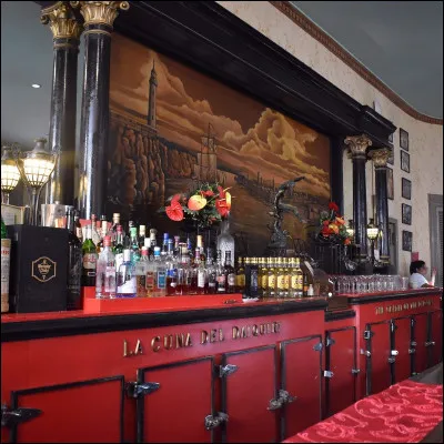 Quel écrivain fréquentait le bar La Floridita ?