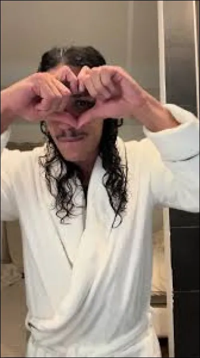 Dans la chanson "Bazar" : 

Partout je t'ai recherchée
Tout le temps je t'ai attendue...