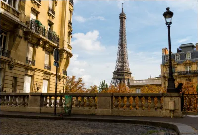 Je suis la capitale française.