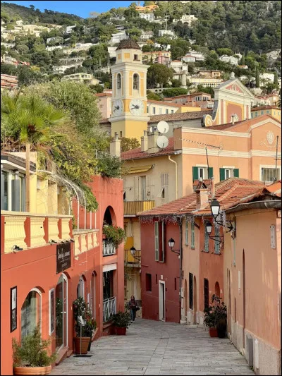 Je suis une ville de la Côte dAzur.