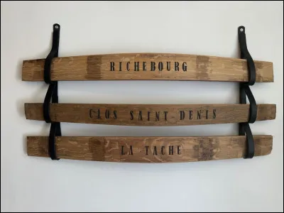 Comment se nomment les pièces de bois qui composent une barrique ?