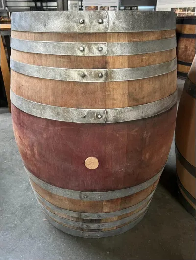 Comment se nomme le trou de 4 à 6 cm, percé en haut de la barrique ?