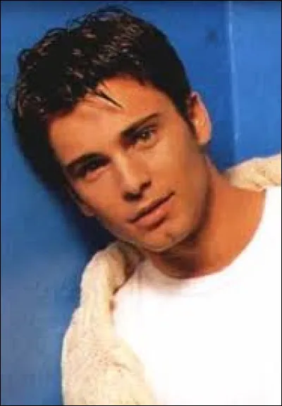 Qui a chant&eacute; "Emm&egrave;ne-moi" en 1998 ?