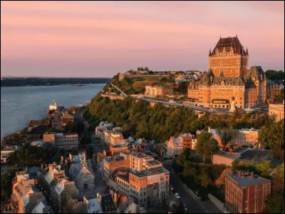 Dans quel pays pourrez-vous admirer le château Frontenac, transformé en hôtel de luxe ?