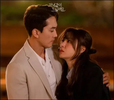 Je suis en train de le regarder.Tu as s&ucirc;rement d&ucirc; le voir !