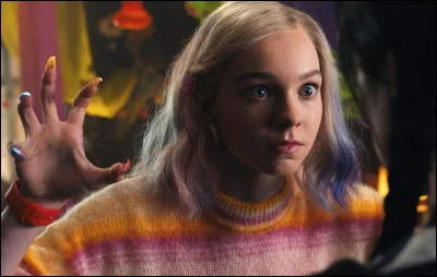 Lors de la journée du lien, Enid est envoyée au Bazar d'Uriah pour sa mission volontaire mais elle échange finalement avec Mercredi. Pourquoi ?