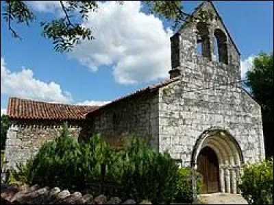 Nous démarrons cette balade devant l'église de Bassac. Ancienne commune Périgourdine, elle se situe en région ...