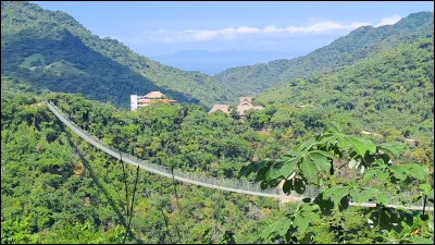 Combien de ponts suspendus y a-t-il au Népal ?
