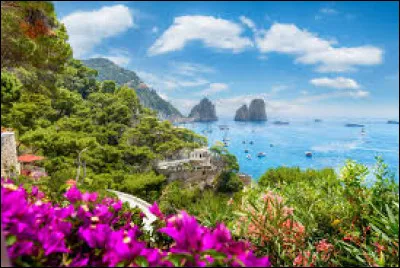 L'&icirc;le de Capri se situe-t-elle en Espagne ?