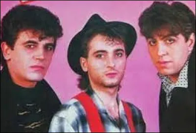 Quel groupe a chant&eacute; le tube "Vacances j'oublie tout" en 1982 ?