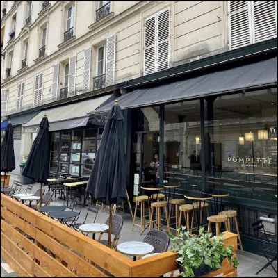 Tu es en train de boire un caf&eacute; en terrasse, il commence &agrave; pleuvoir, que fais-tu ?