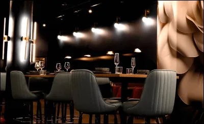 On t'invite &agrave; diner &agrave; 19 h 30. Quand arrives-tu ?