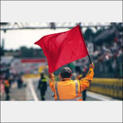 Que signifie le drapeau rouge dans une course automobile ?
