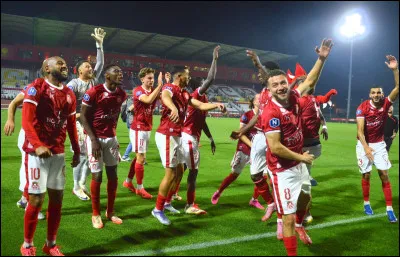 Quelle équipe française de football est surnommée "les Diables rouges" ?