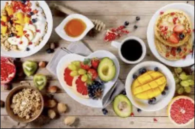 Au déjeuner, que déjeunes-tu ? 
Des toasts à lavocat avec une orange ou des Chocapics avec une tartine au Nutella ?