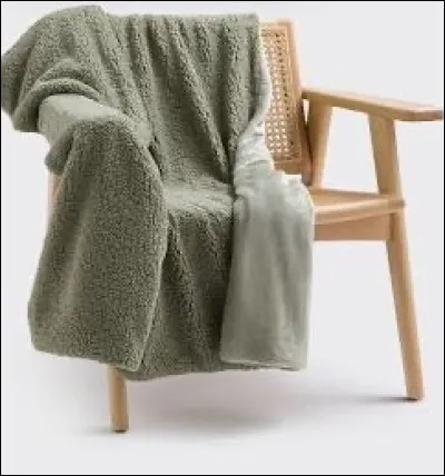 Qu'es-tu plutôt ?
Aller en soirée jusque tard ou regarder un film sous ton plaid ?