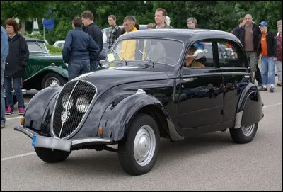 La production de cette auto sera interrompue par la guerre. De quel modèle s'agit-il ?