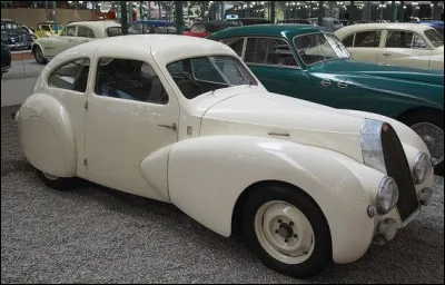 Quel est ce modèle unique haut de gamme fabriqué en 1947 juste avant la disparition de la marque ?