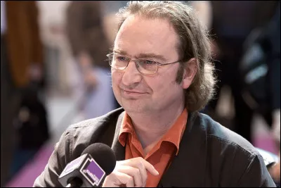 Français, journaliste et animateur radio, producteur sur France Culture, de l'émission "Mauvais Genres" que j'ai créée avec Emmanuel Laurentin et Jean-Christophe Ogier, je publie en 2006 un imposant "Dictionnaire Jules Verne".