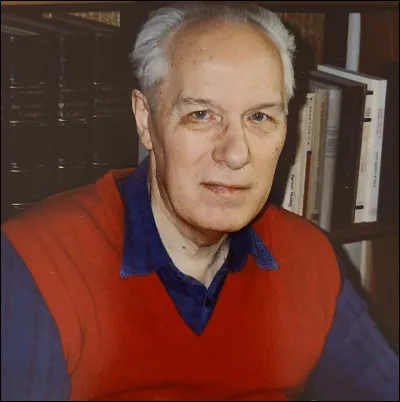 Français, physicien nucléaire, membre du CNRS, je suis à l'origine de la diffusion en France des travaux effectués aux États-Unis sur la présence de la vie fossile dans les météorites. Mes ouvrages "Jules Verne, sa vie, son uvre" (1971) et "La vie et l'uvre de Jules Verne" (1978), sont extrêmement reconnus dans le monde de la recherche vernienne.