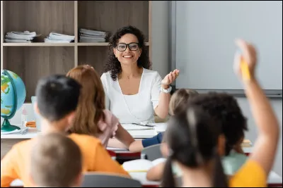 Laquelle de ces propositions ne peut pas désigner un instituteur ou une institutrice ?