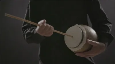 Quel instrument de musique accompagne souvent les chants de Noël ?