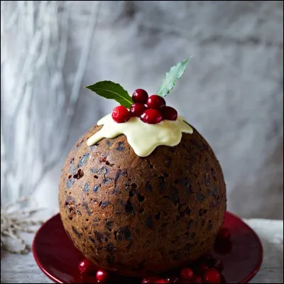 Quel dessert flambé est typique du Royaume-Uni ?