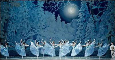 Quel célèbre ballet se produit chaque année dans les plus grandes villes du pays ?